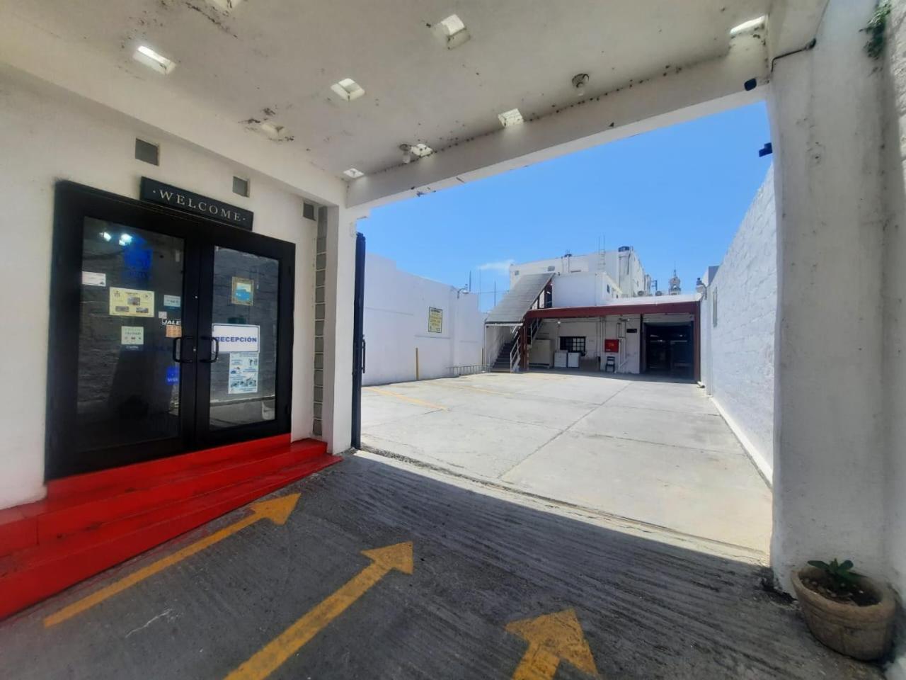 Hotel Garcias Suites, Linares Exteriör bild