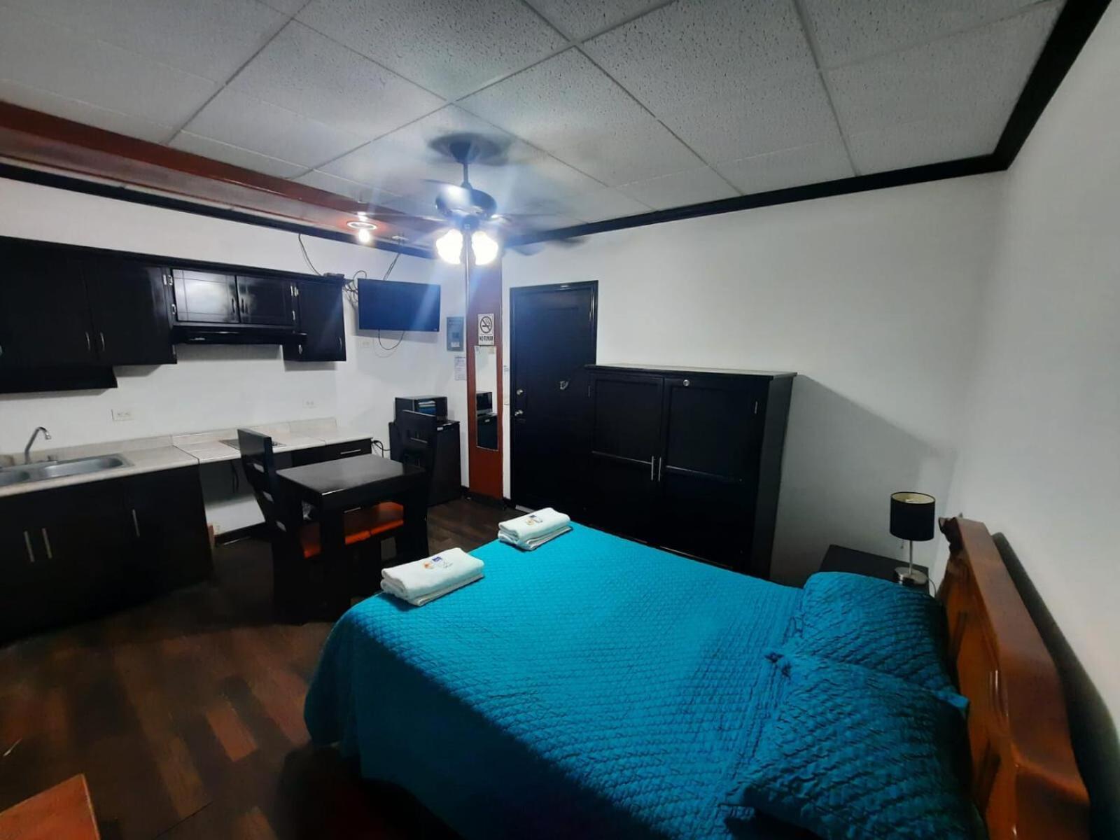 Hotel Garcias Suites, Linares Exteriör bild